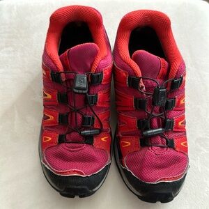 Girls Salomon Waterproof Hiking Shoes 1.5 Pink/Red